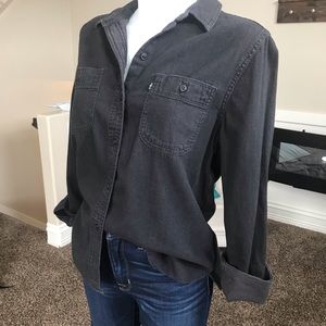 Levi boyfriend fit shirt size M